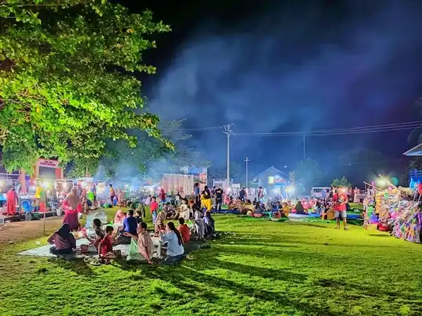 tempat nongkrong di alun-alun karimunjawa